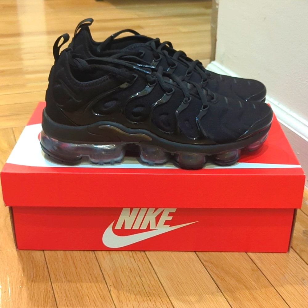 Nike Air VaporMax Plus - Black - Women's Size 8 - New in Box!